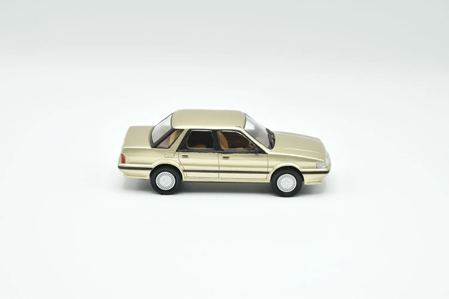 Brooklin Lansdowne Austin Montego 1.6 miniature gold
