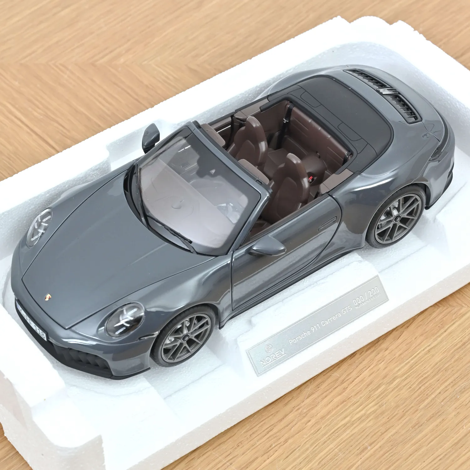 Norev Porsche 911 Carrera Cabriolet 2025 miniature 1/18 gris