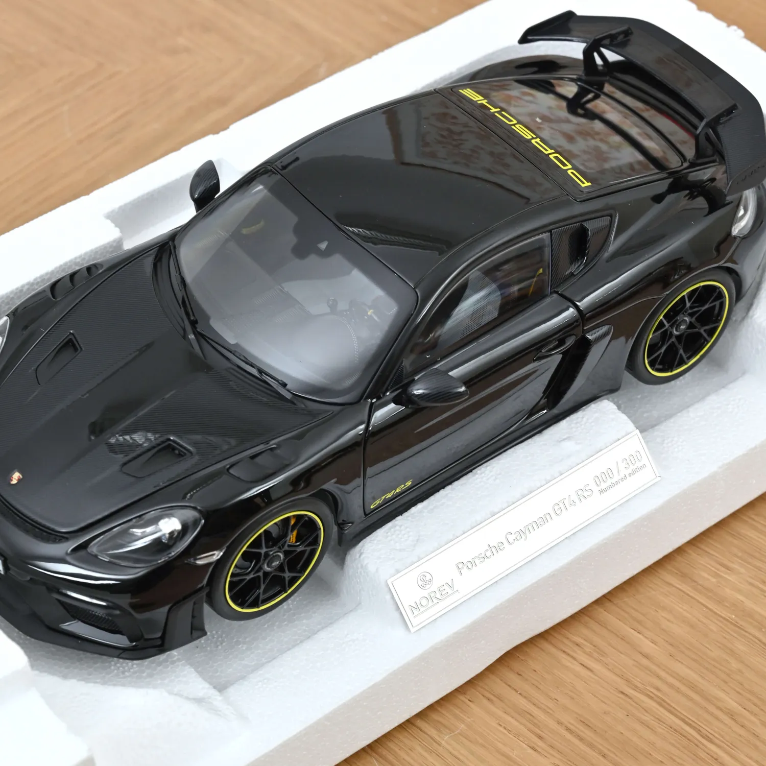 Norev Porsche Cayman GT4 RS miniature 1/18 noir Weissach