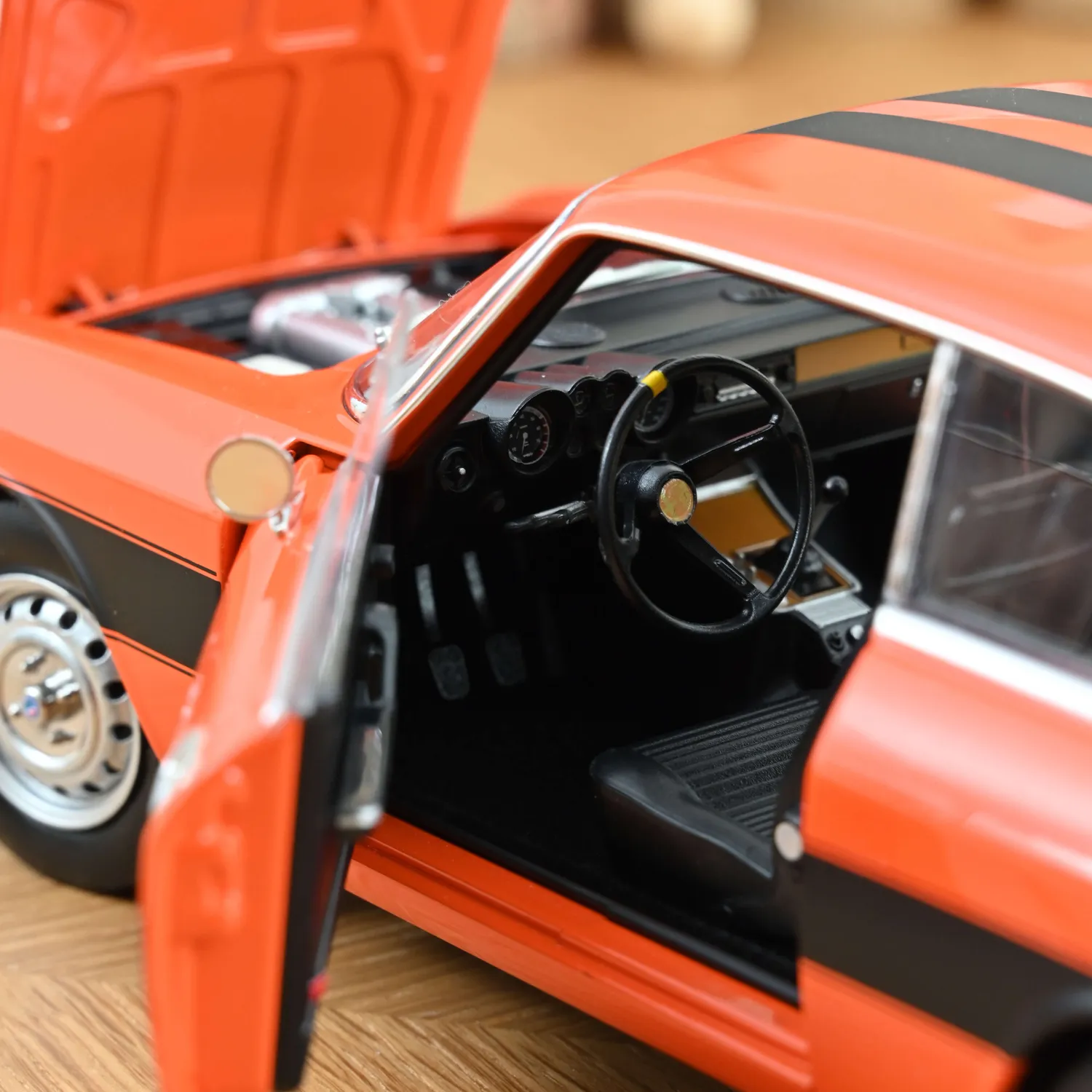 Norev Alfa Romeo 2000 GTV 1973 voiture miniature 1/18 orange