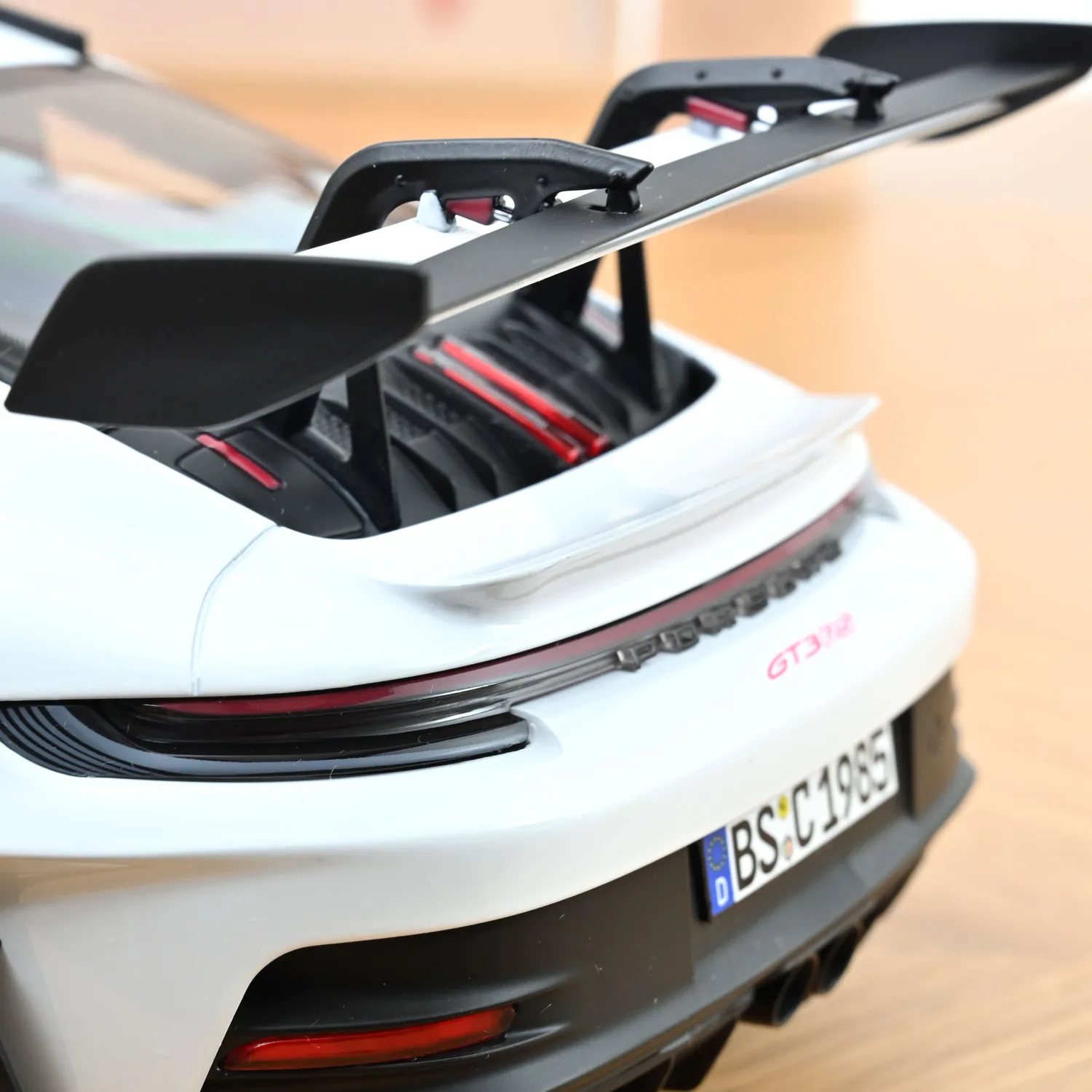 Norev Porsche 911 GT3 RS 2022 miniature 1/12 blanc pyro