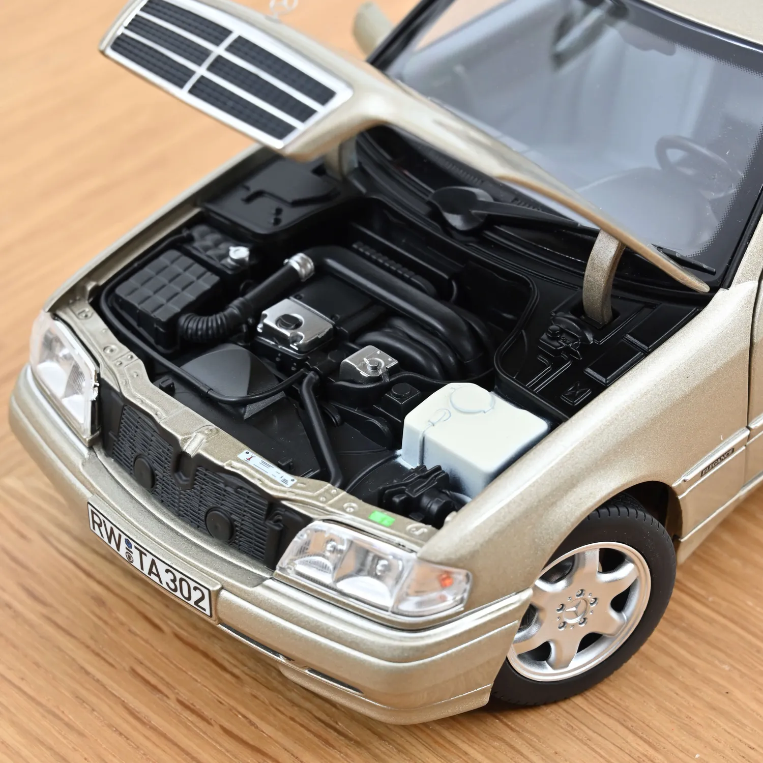 Norev Mercedes Classe C T-Model 1997 miniature 1/18 argent fumé
