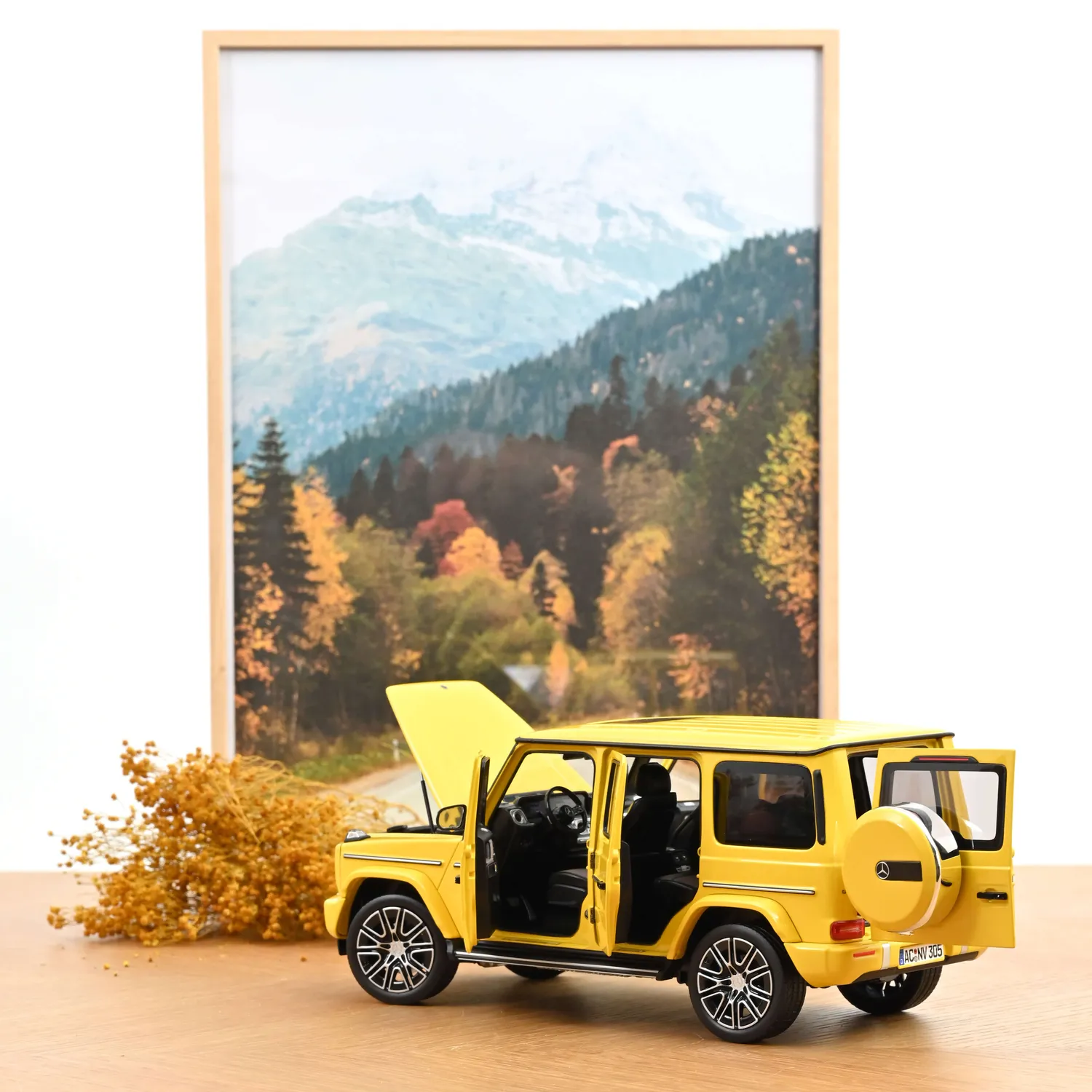 Norev Mercedes G-Class 2024 miniature 1/18 jaune