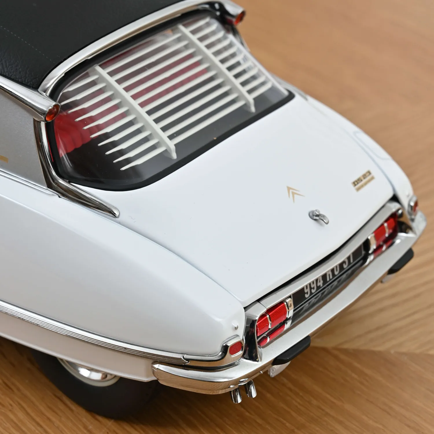 Norev Citroën DS 23 Pallas 1973 miniature 1/12 blanche 200pcs