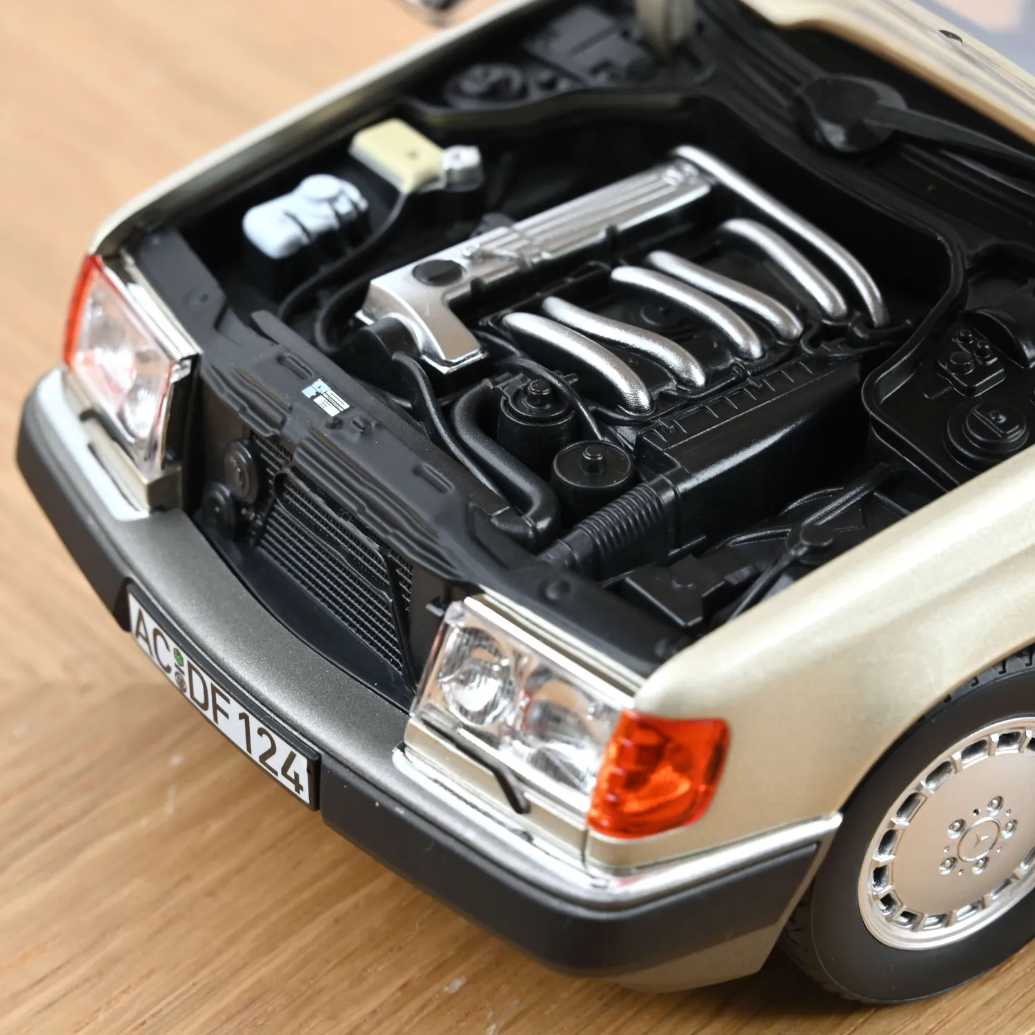 Norev Mercedes 300 TD 1990 miniature 1/18 argent fumé 200 ex