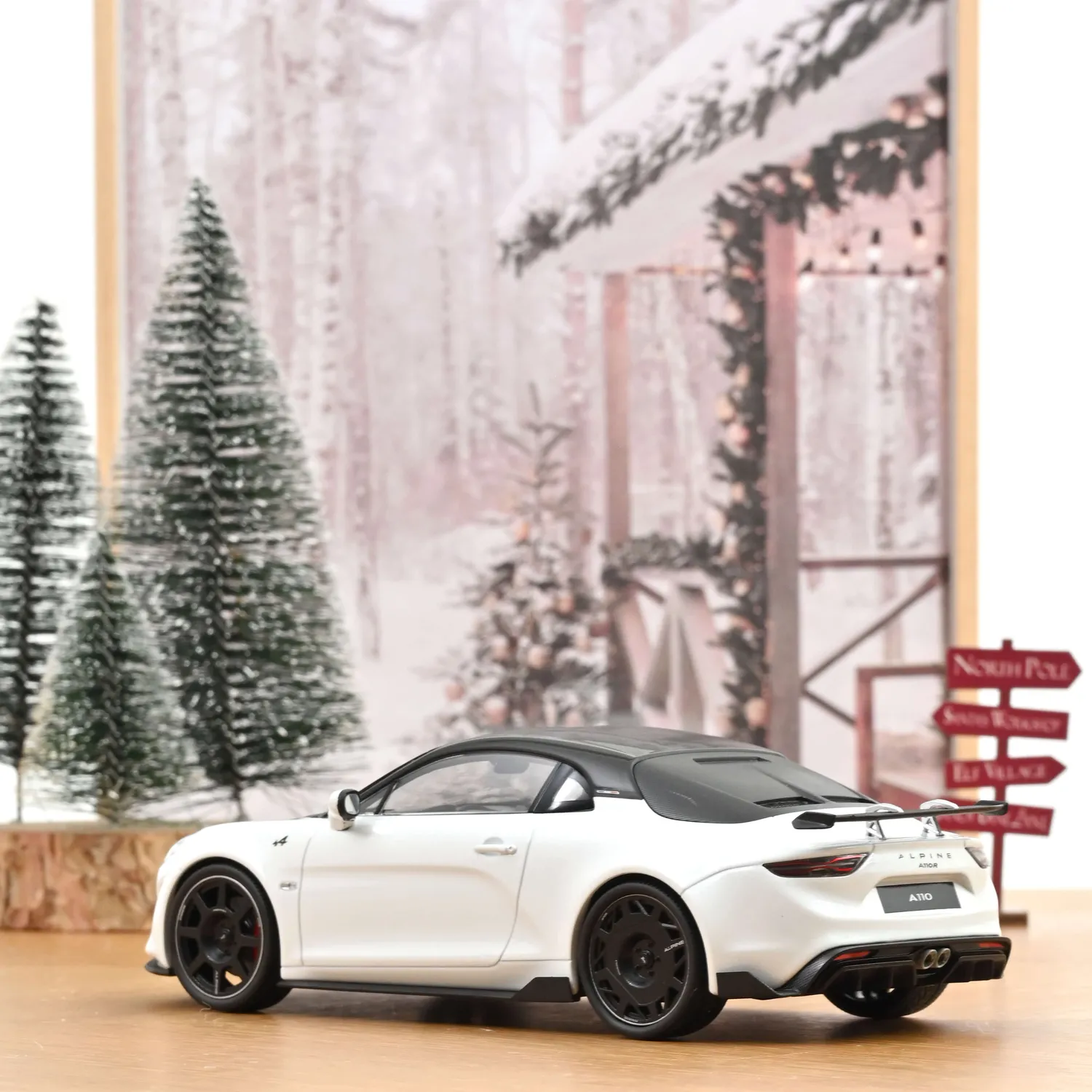 Norev Alpine A110 R 2024 voiture miniature 1/18 blanc iridescent