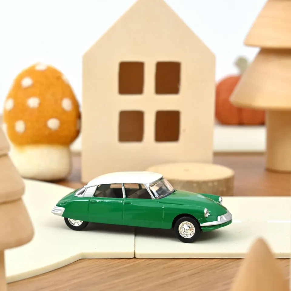 Norev Citroën DS 19 1958 miniature 1/58 vert blanc