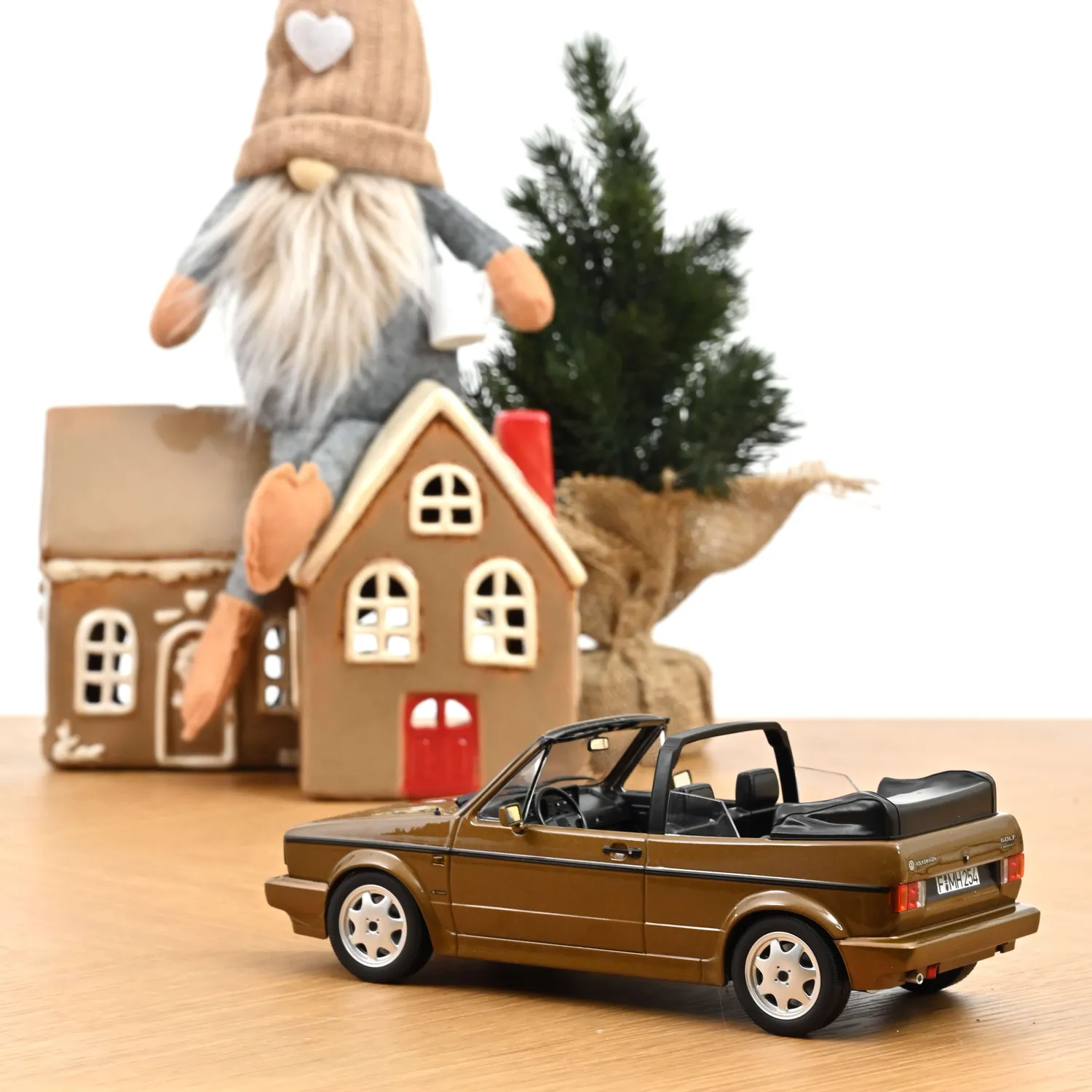 Norev VW Golf Cabriolet 1992 miniature 1/18 brun limitée
