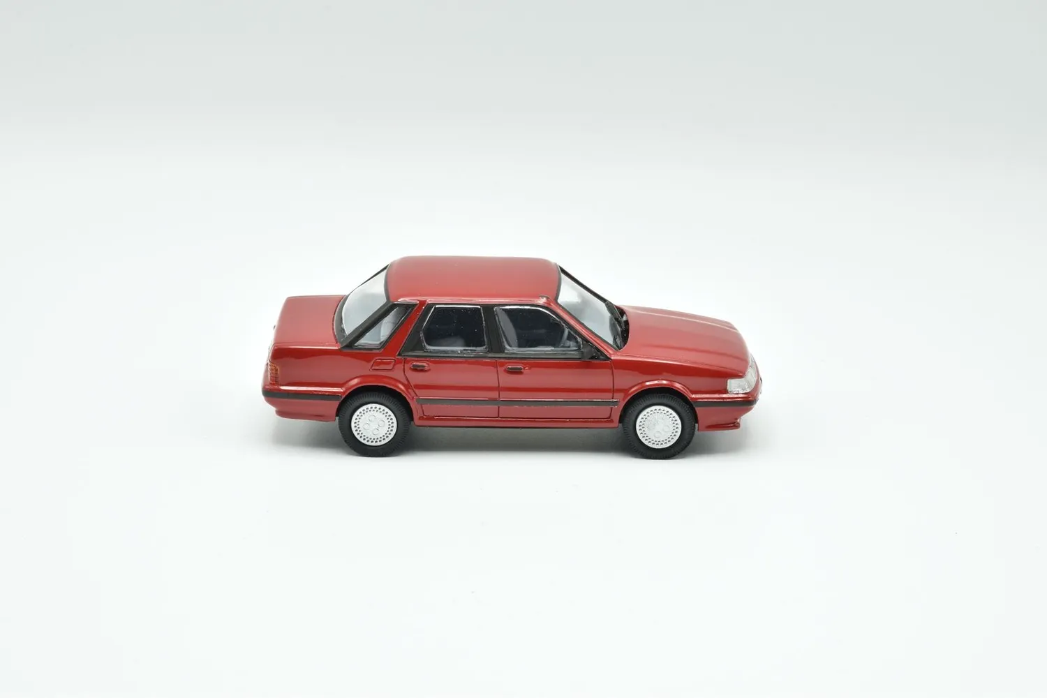 Brooklin Lansdowne Austin Montego 1984 1.6L voiture miniature rouge 1/43