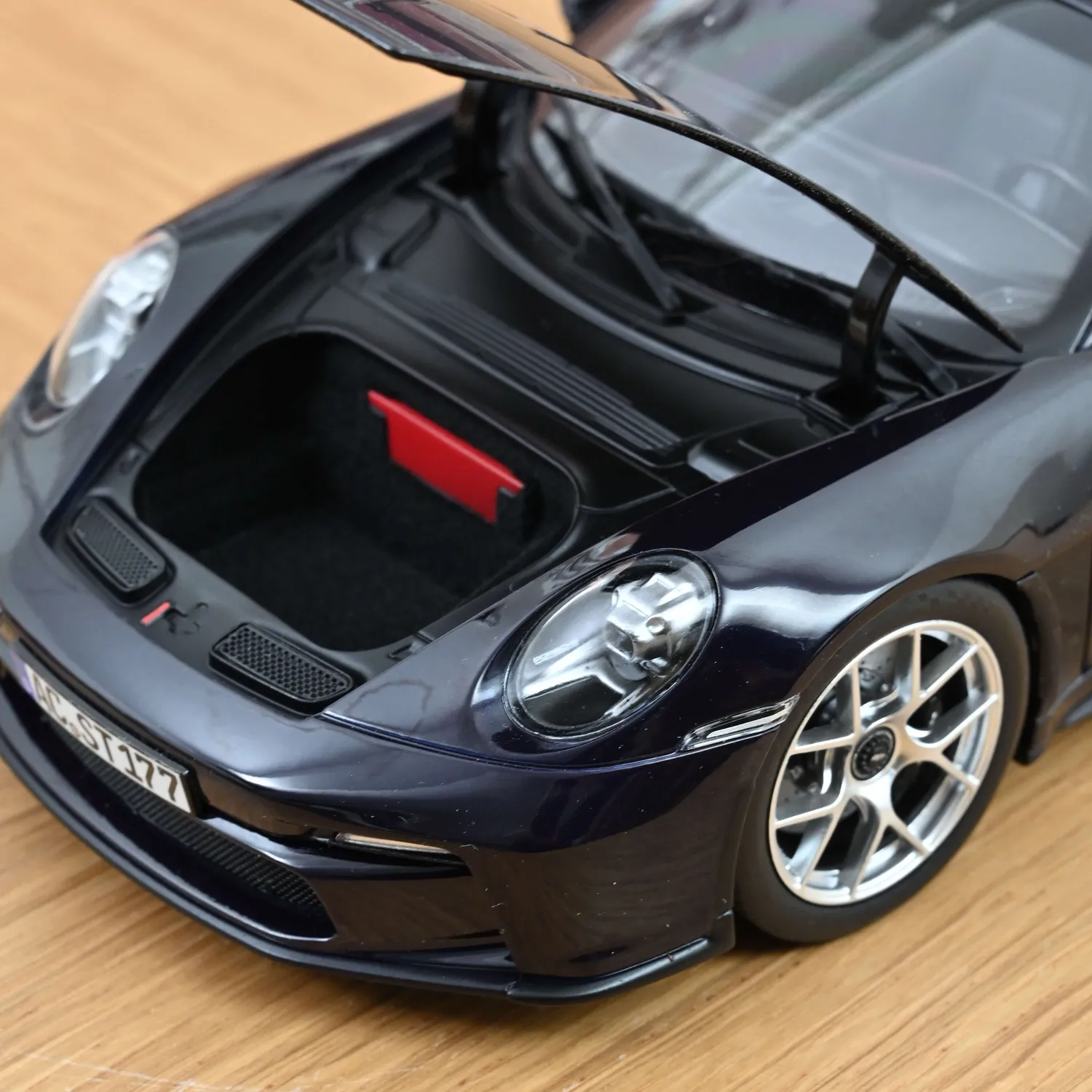 Norev Porsche 911 S/T 2023 voiture miniature 1/18 violet 400 pcs