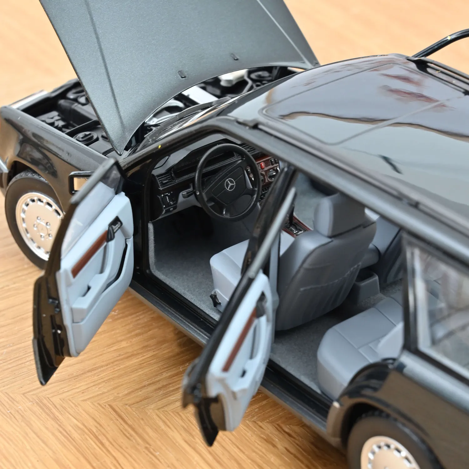 Norev Mercedes 300 D T-Modell 1990 miniature 1/18 bleu