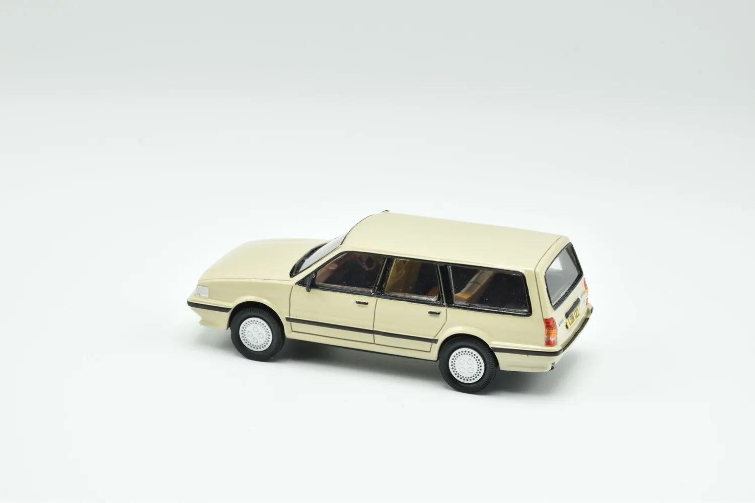 Lansdowne Austin Montego Estate 1.6HL 1984 miniature beige champagne