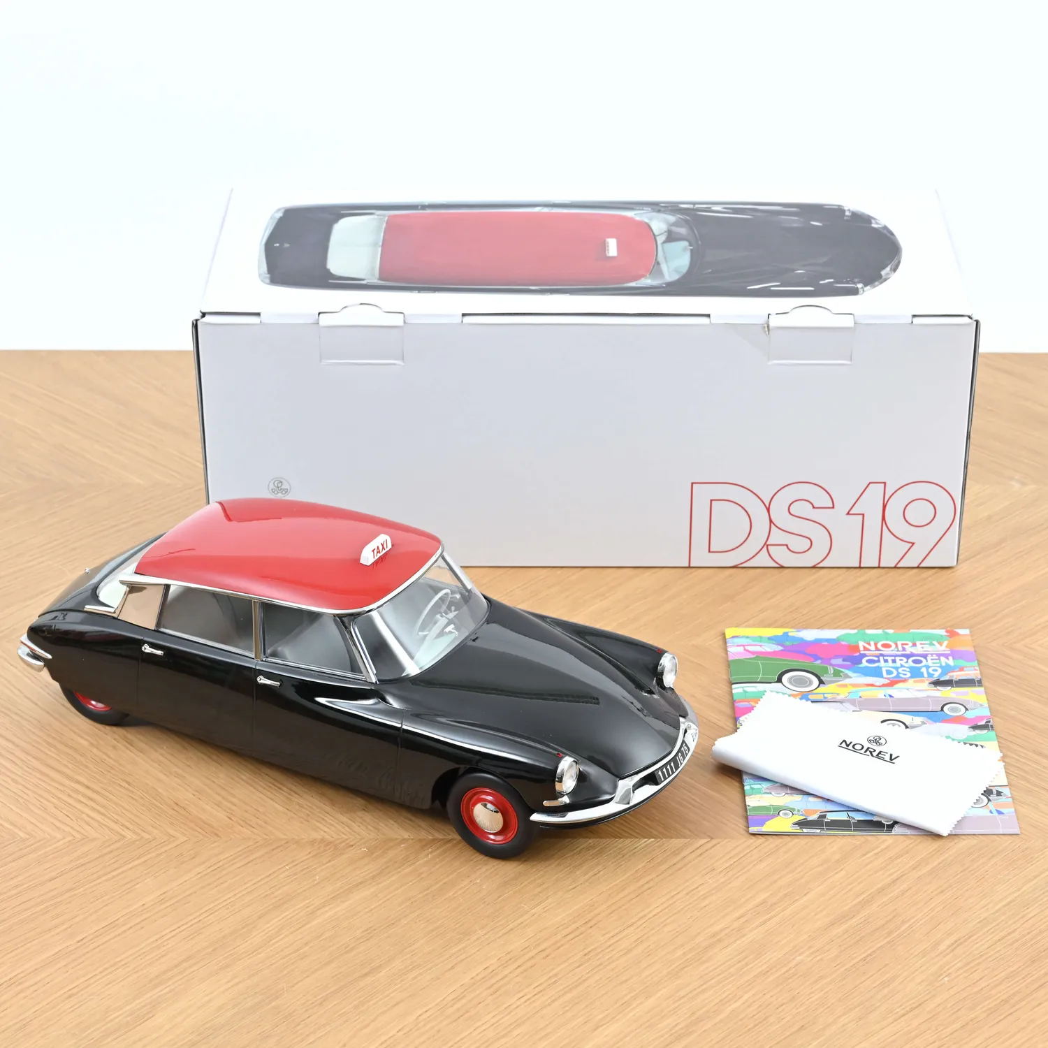 Norev Citroën DS 19 1959 Taxi Parisien voiture miniature 1/12