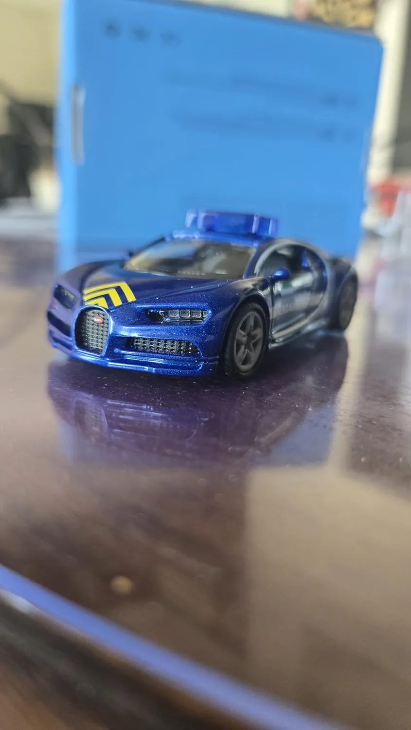 SIKU Super 1541 Bugatti Chiron police bleue métal