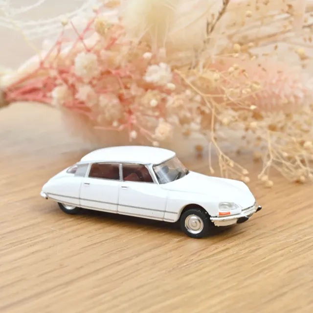 Norev Citroën DS 23 1972 miniature 1/87 blanc Meije intérieur rouge