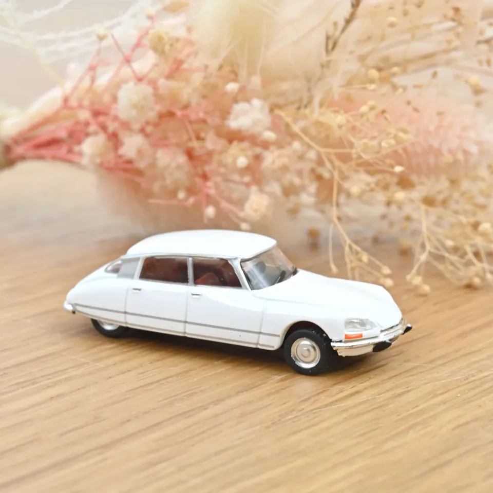 Norev Citroën DS 23 1972 miniature 1/87 blanc Meije intérieur rouge