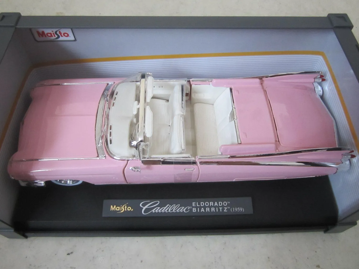 Maisto Cadillac Eldorado Biarritz miniature 1/18 boite