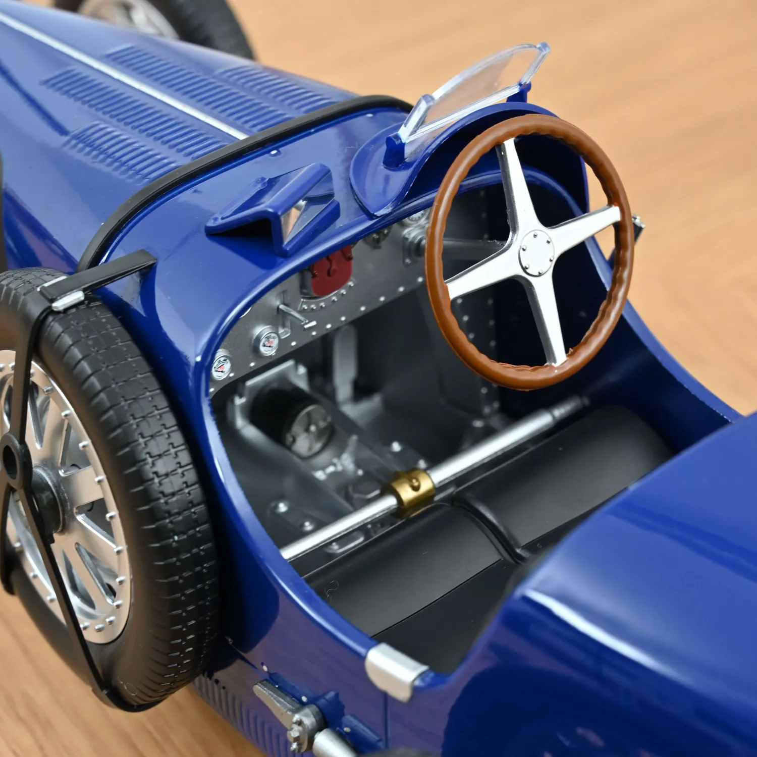 Norev Bugatti T35 1925 voiture miniature bleu foncé 1/12 course
