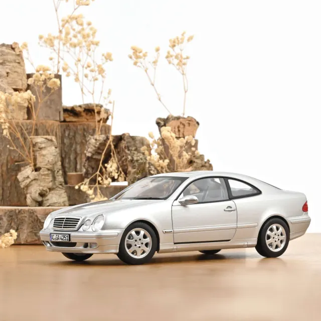 Norev Mercedes-Benz CLK-Class 2000 miniature 1/18 argent brillant