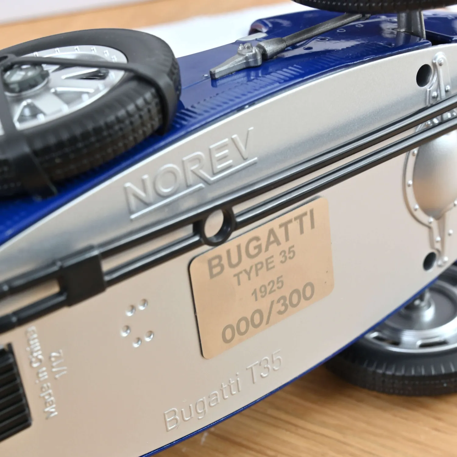 Norev Bugatti T35 1925 voiture miniature bleu foncé 1/12 course