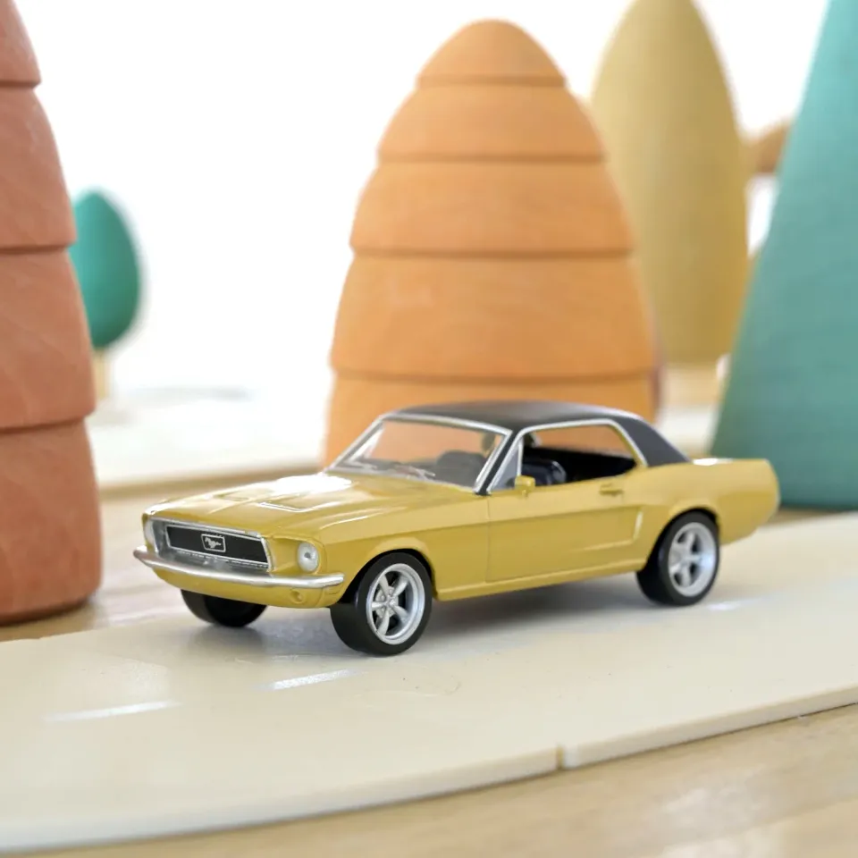 Norev Ford Mustang Coupé 1968 jet-car 1/43 doré intérieur noir