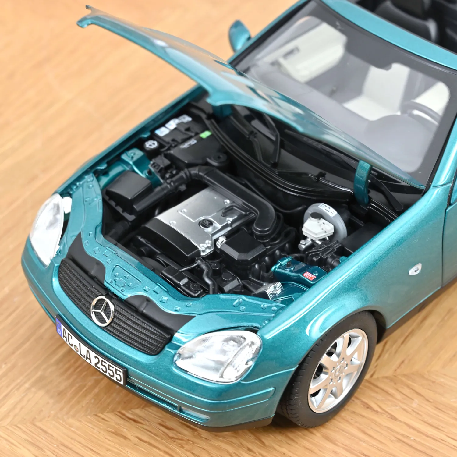 Norev Mercedes-Benz SLK 1996 miniature 1/18 vert vivianit