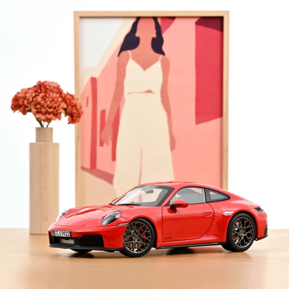 Norev Porsche 911 Carrera 2025 voiture miniature 1/18 Rouge Indien