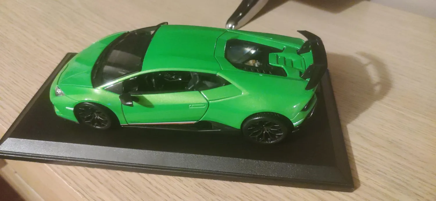 Maisto Lamborghini Huracan Performante miniature métal 1/18 ouvrants