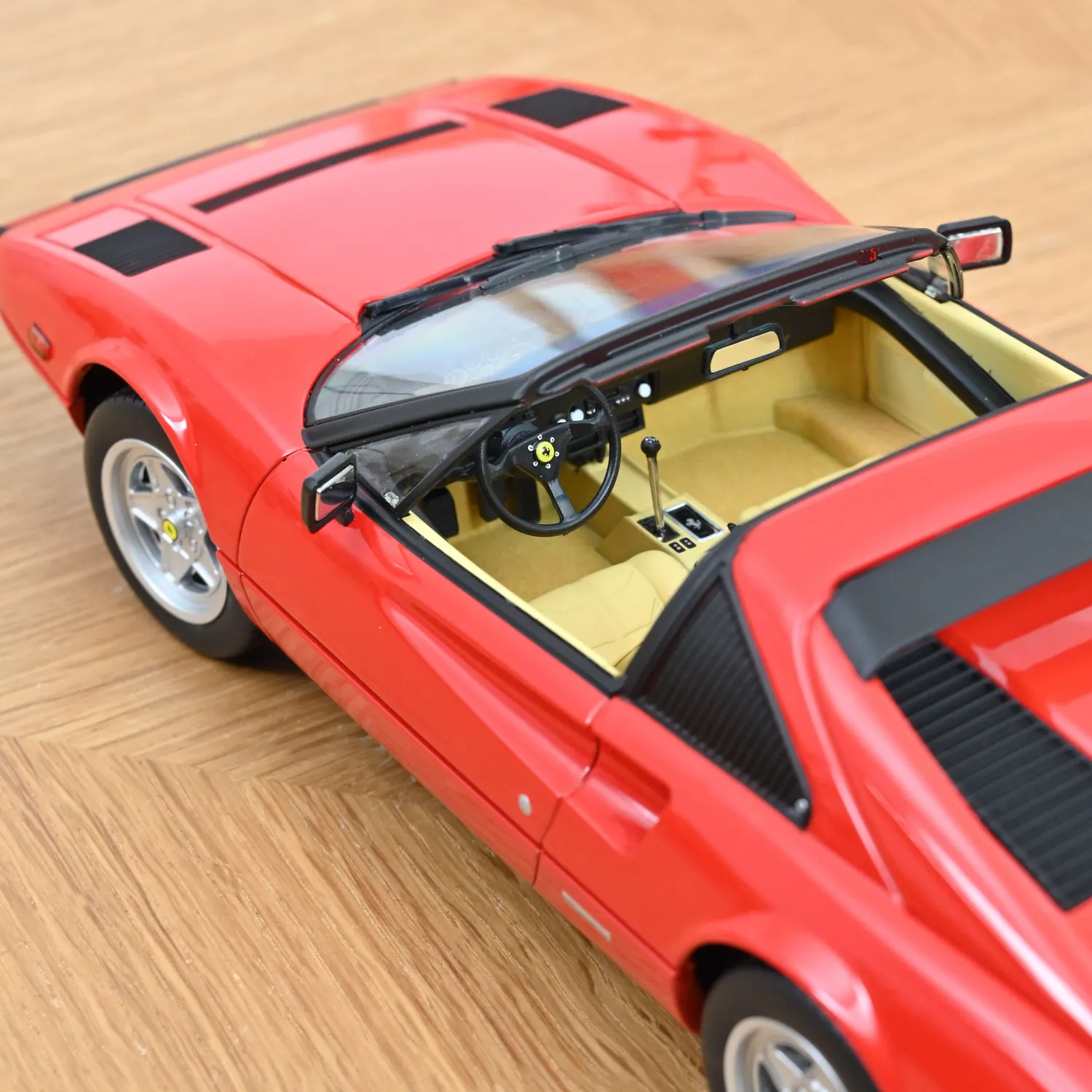 Norev Ferrari 308 GTS 1982 voiture miniature 1/18 rouge US