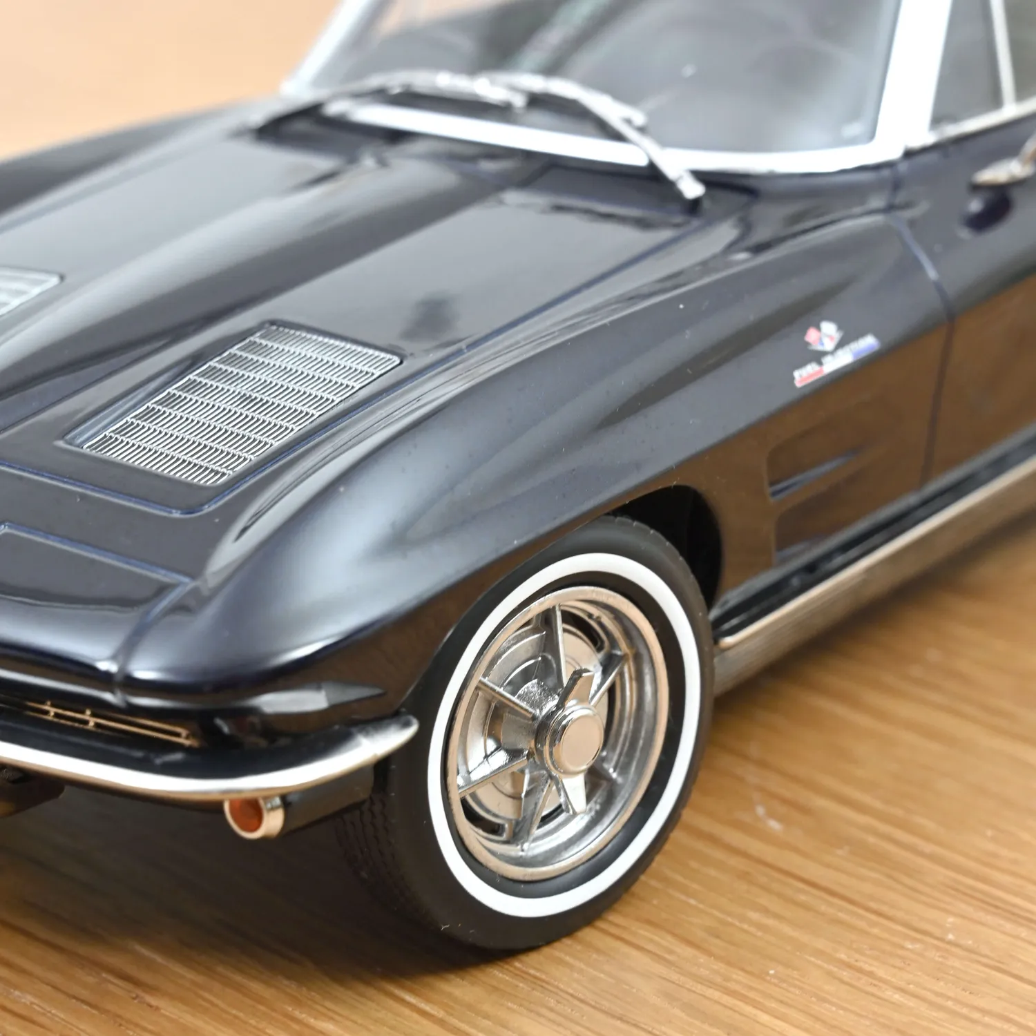 Norev Chevrolet Corvette Sting Ray 1963 miniature 1/18 bleu
