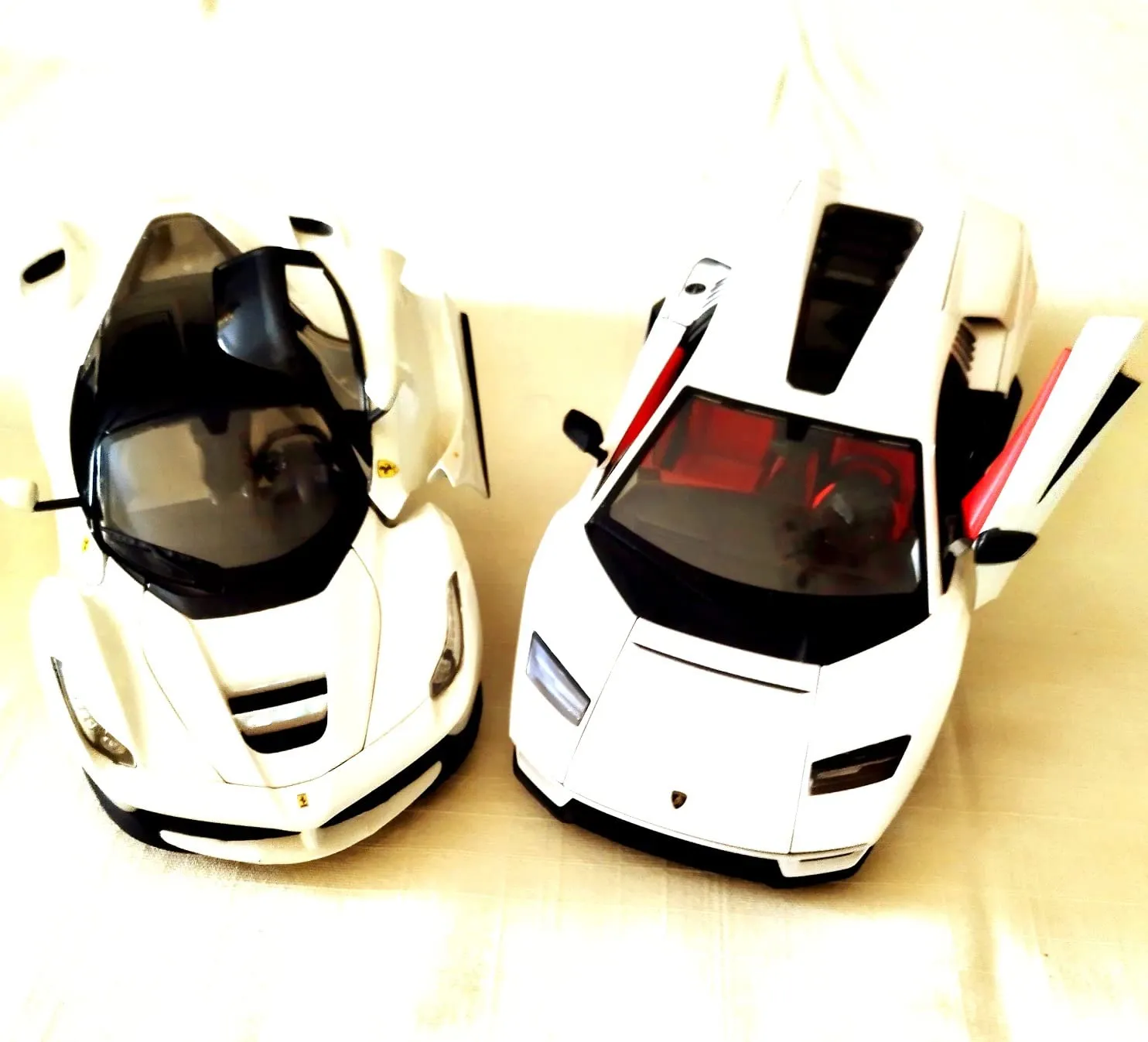 Maisto Countach LPI 800-4 voiture miniature 1:18 blanche métal