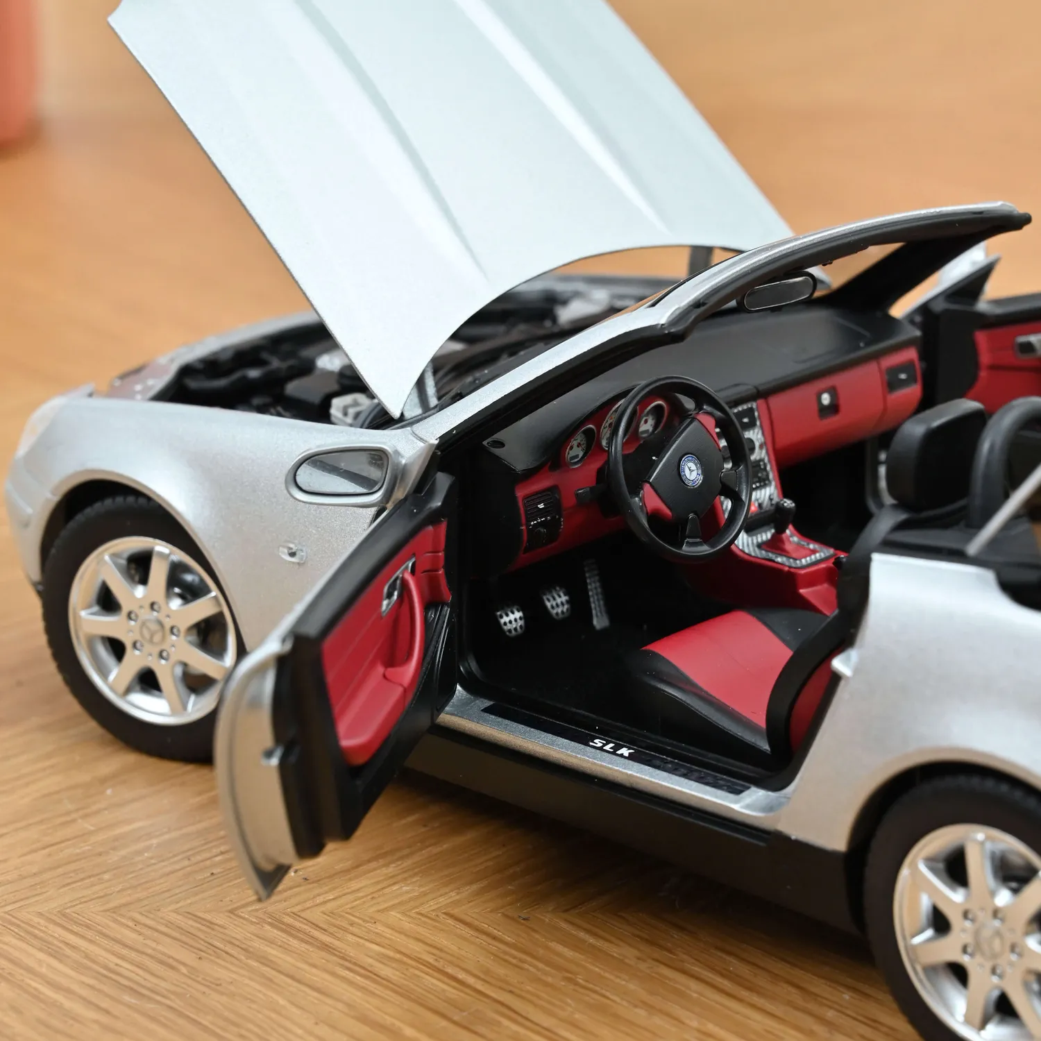Norev Mercedes SLK 1996 voiture miniature 1/18 argent brillant
