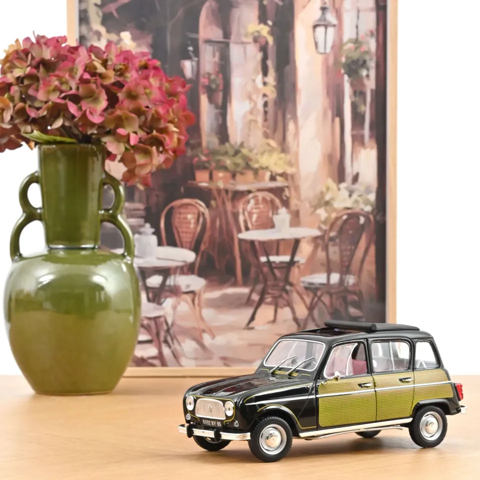 Norev Renault 4 Parisienne 1963 voiture miniature 1/18 200 ex noire