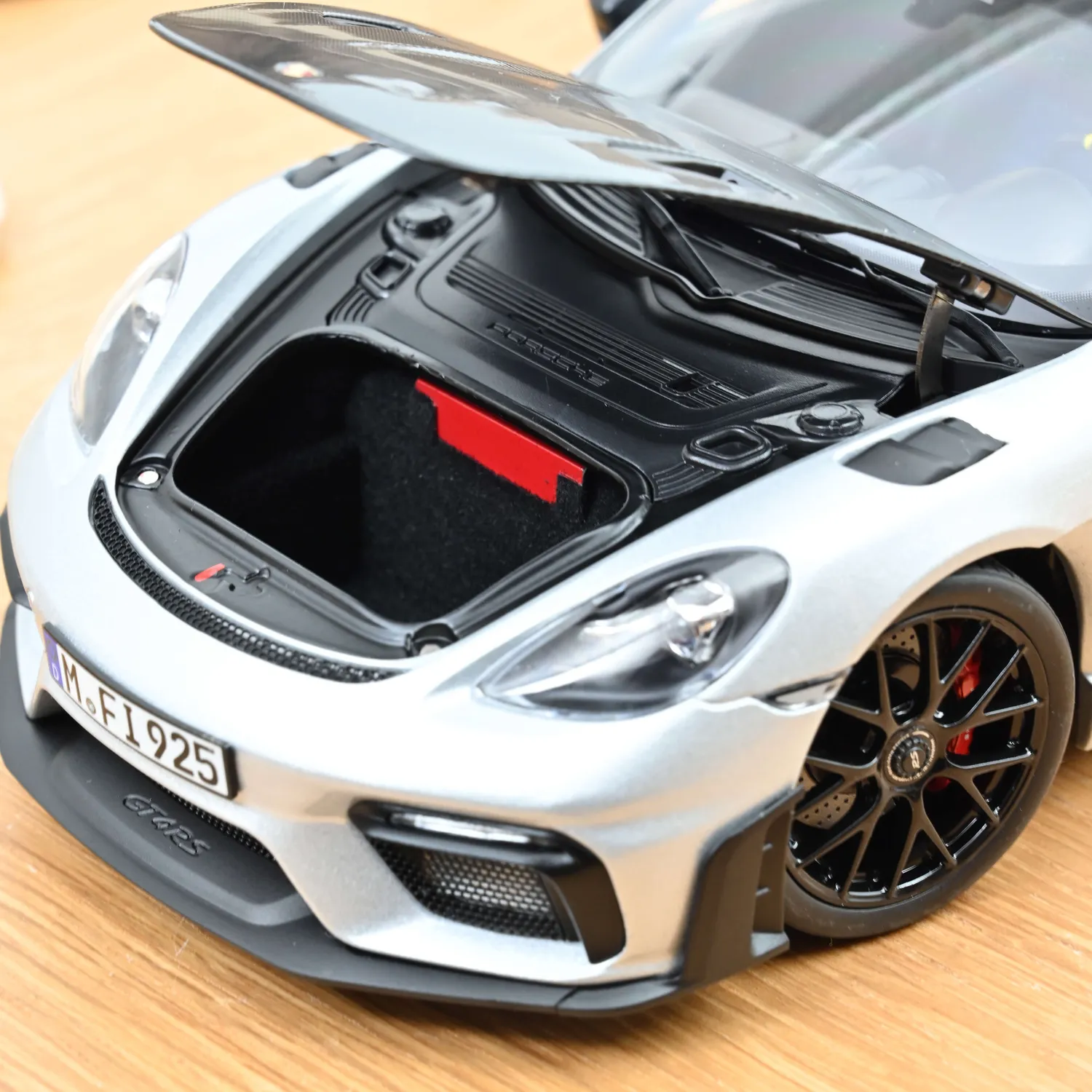 Norev Porsche Cayman GT4 RS Weissach miniature 1/18 argent 2023