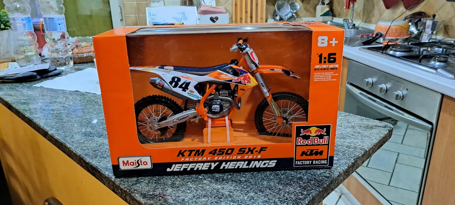 Maisto SX450 Red Bull KTM Supercross moto 1:6 métal