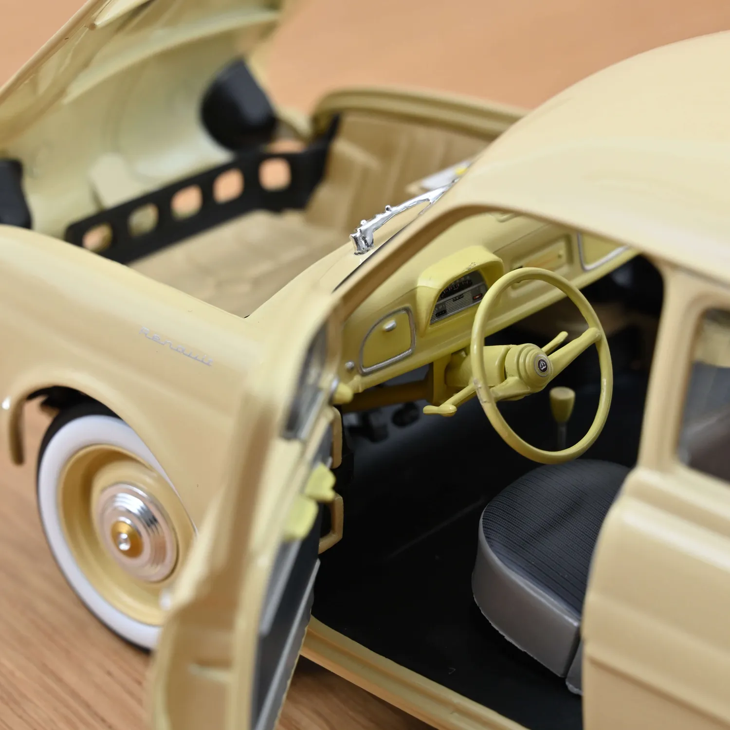 Norev Renault Dauphine 1958 miniature 1/18 Beige ouvrants