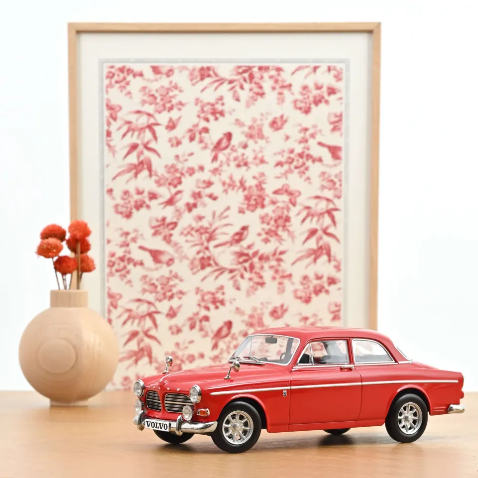 Norev Volvo 123 GT 1968 voiture miniature 1/18 rouge