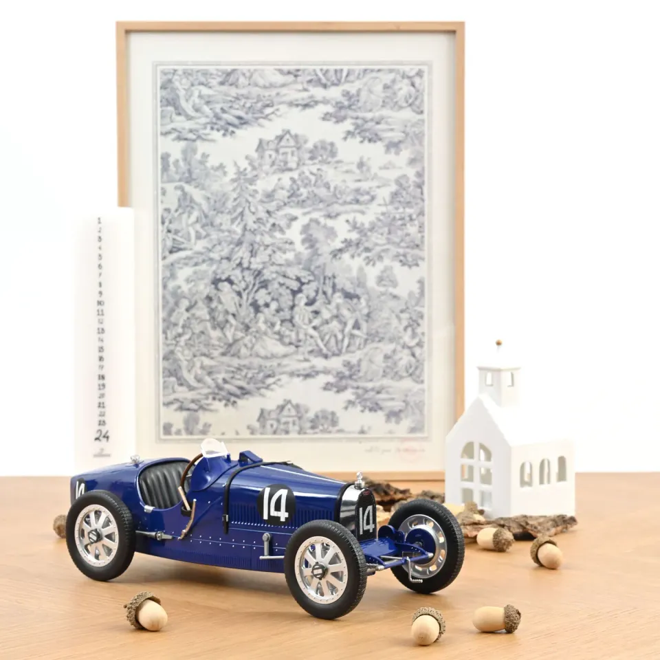 Norev Bugatti T35 1925 voiture miniature bleu foncé 1/12 course