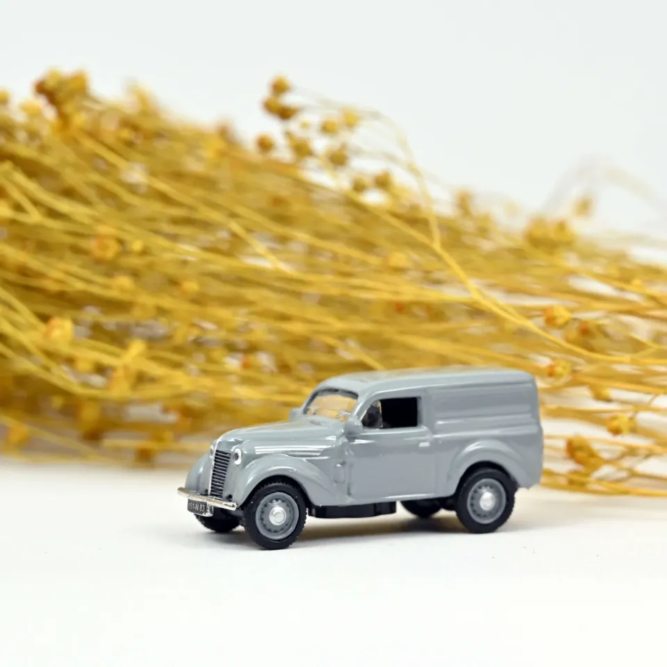 Norev Renault 300kg 1951 miniature 1/87 gris
