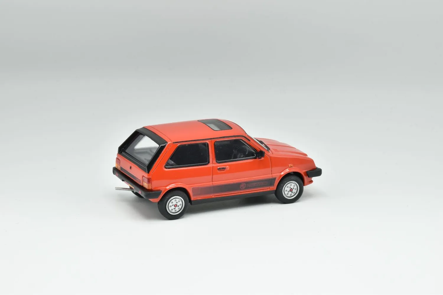 Lansdowne LDM 1983 MG Metro Cinnabar Red miniature rouge