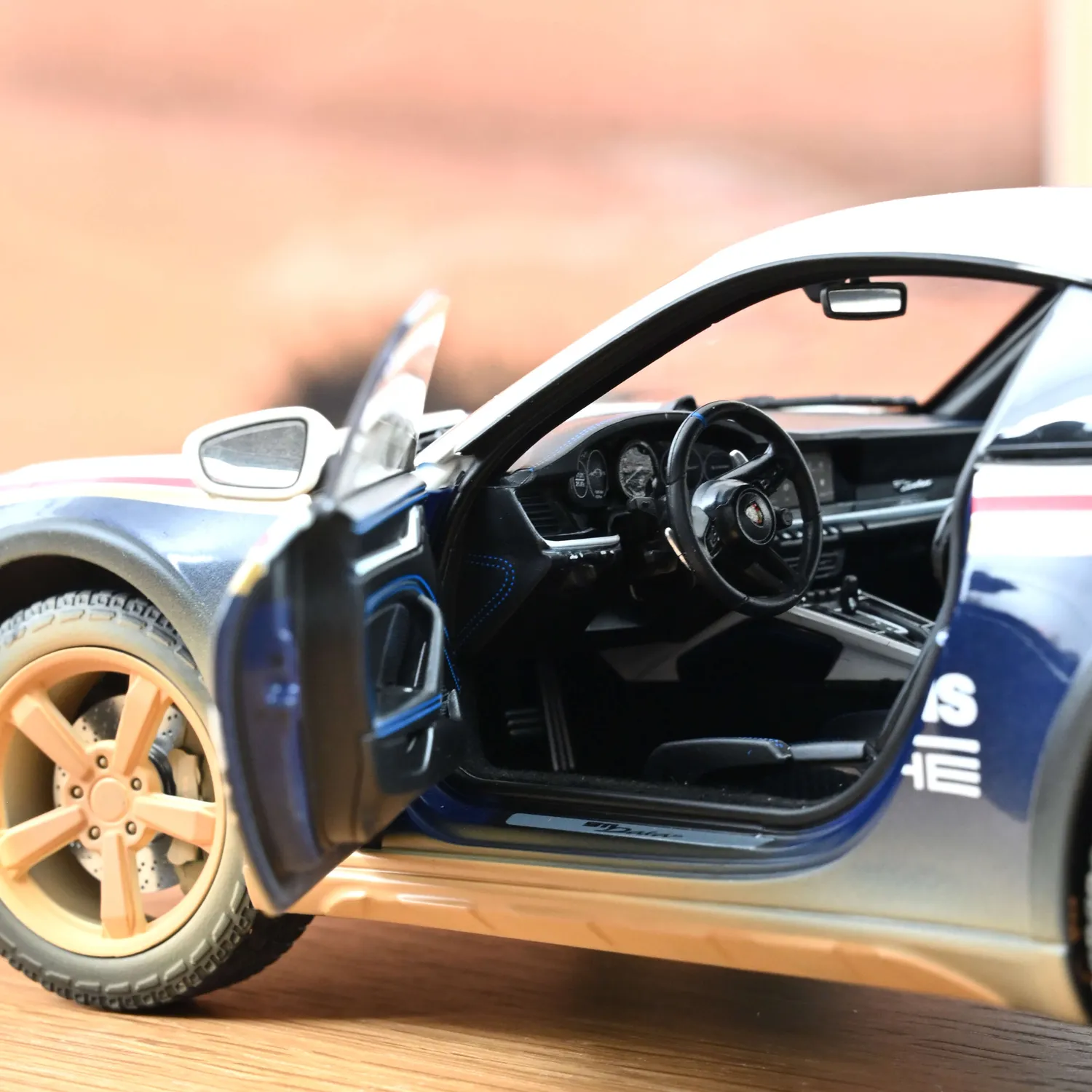 Norev Porsche 911 Dakar Roughroads miniature 1/18 sable