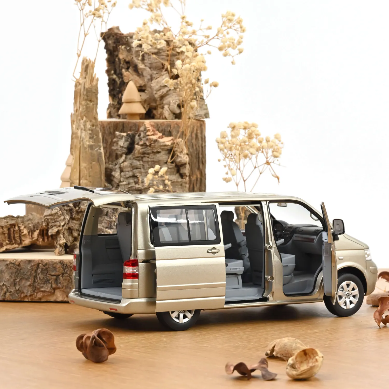 Norev VW Multivan 2003 voiture miniature 1/18 beige