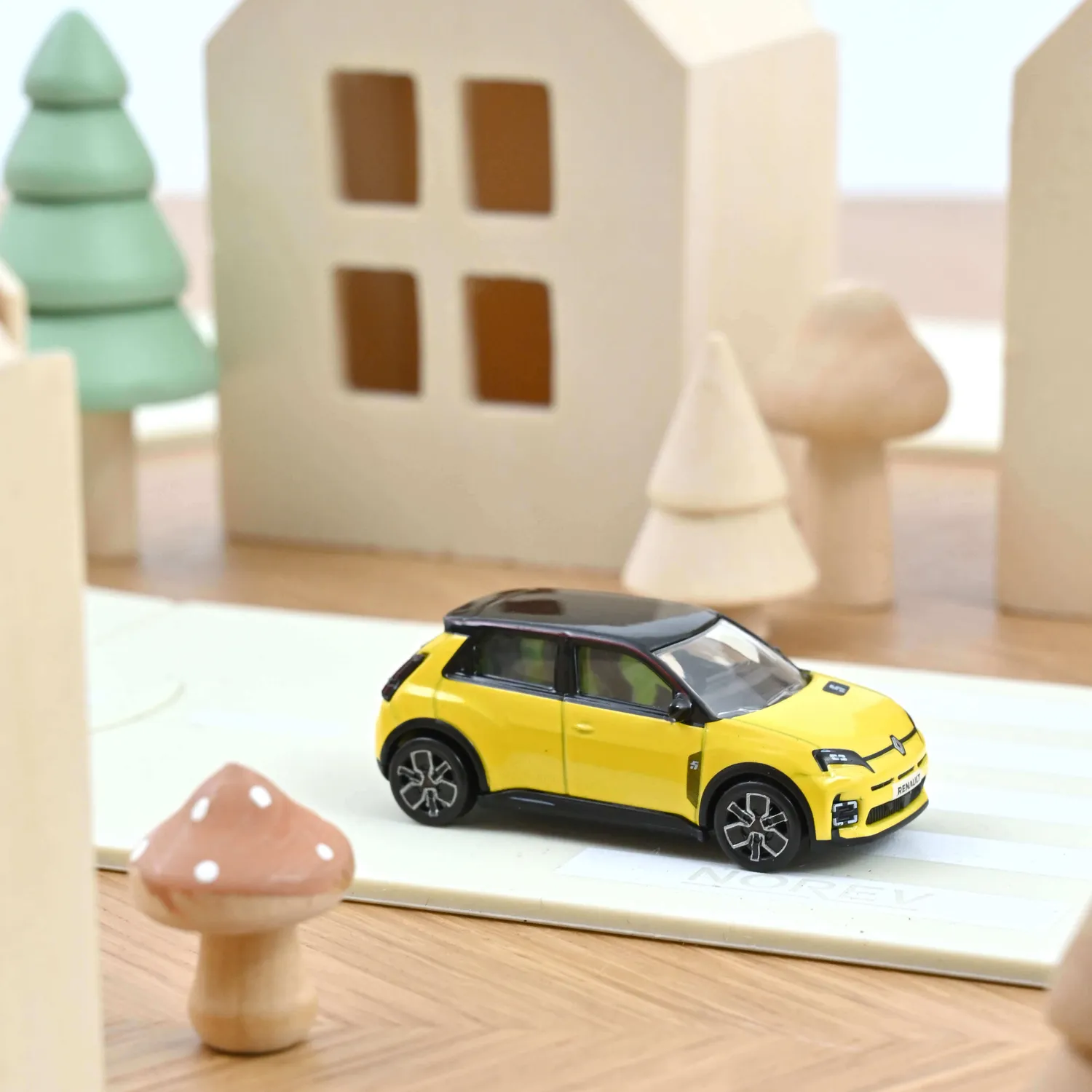Norev Renault 5 E-Tech 2024 miniature 1/64 jaune