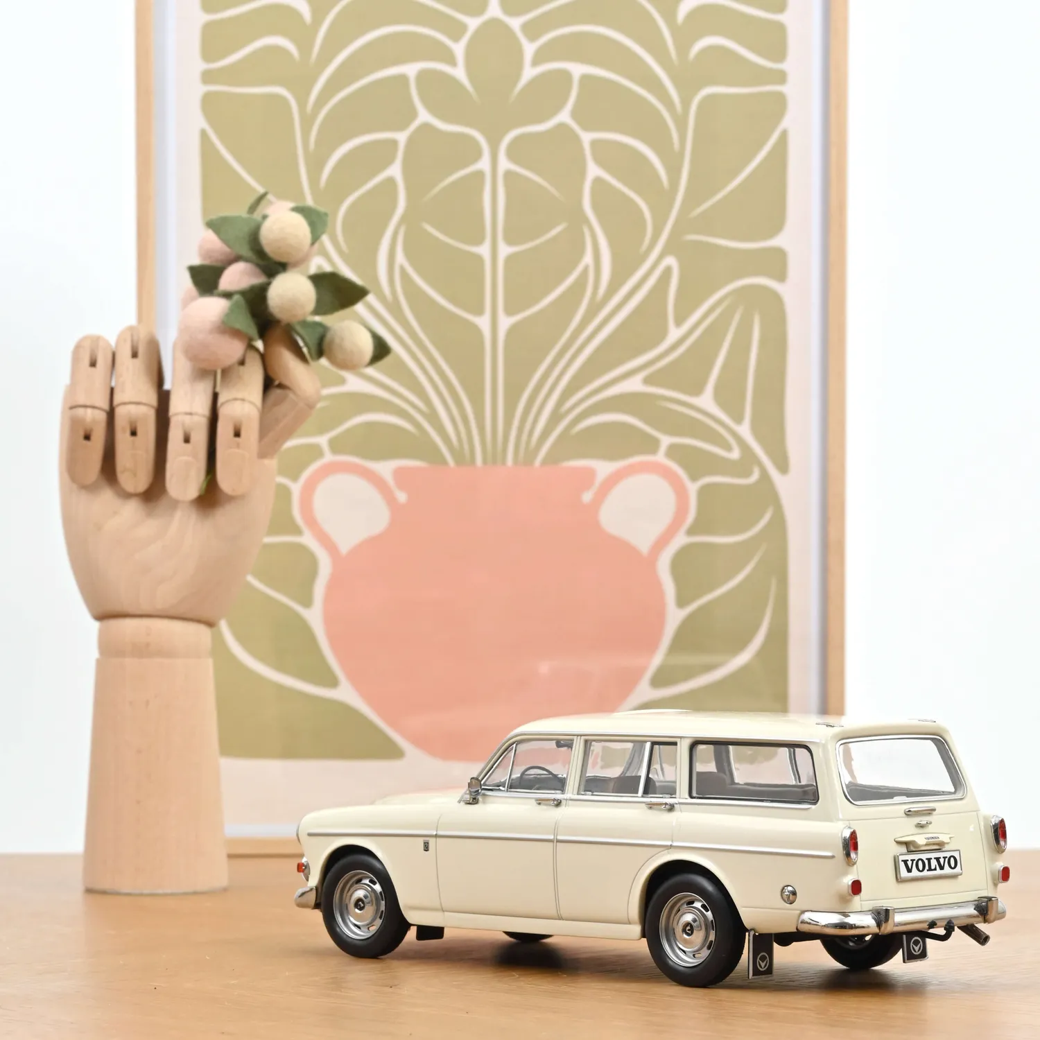 Norev Volvo Amazon Break 1968 miniature 1/18 blanc perle