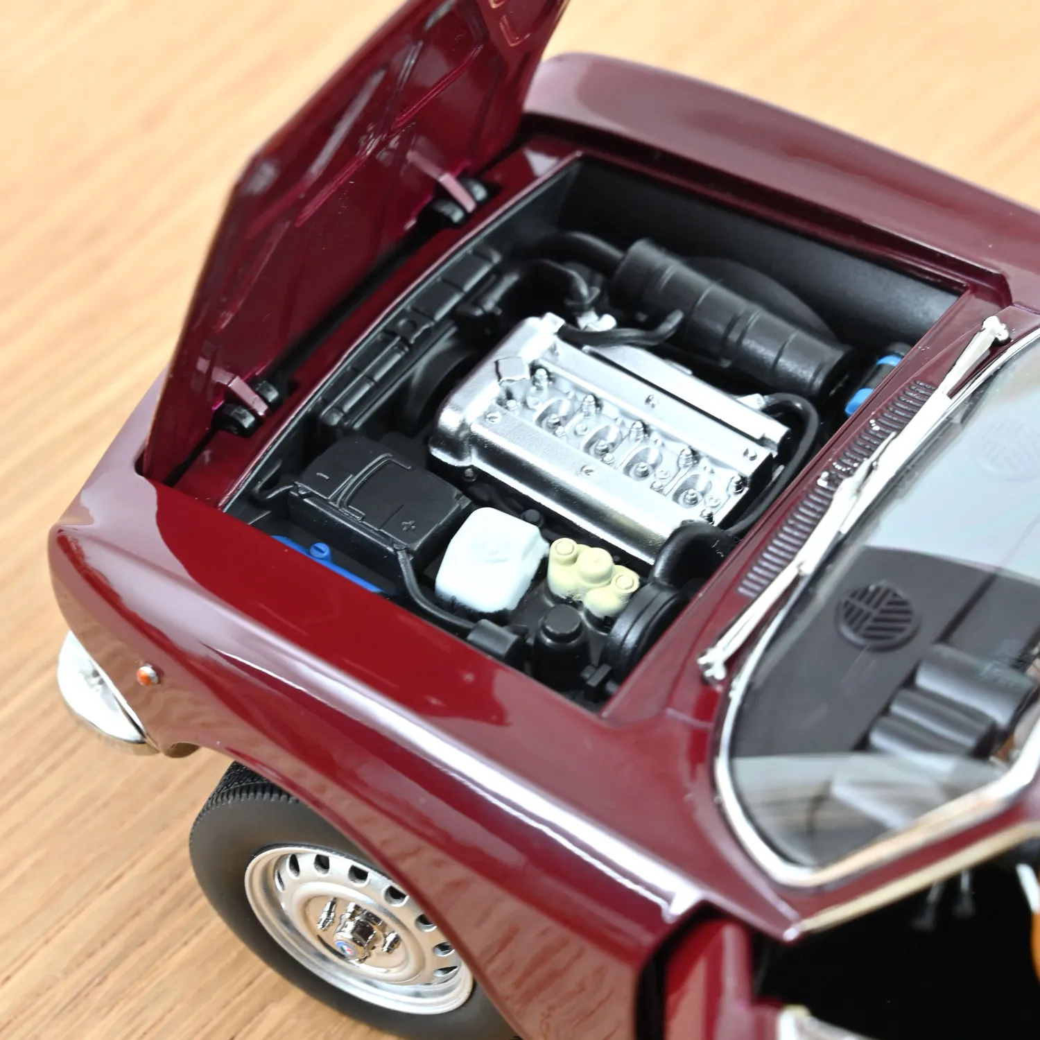 Norev Alfa Romeo 2000 GTV 1973 miniature 1/18 amarante