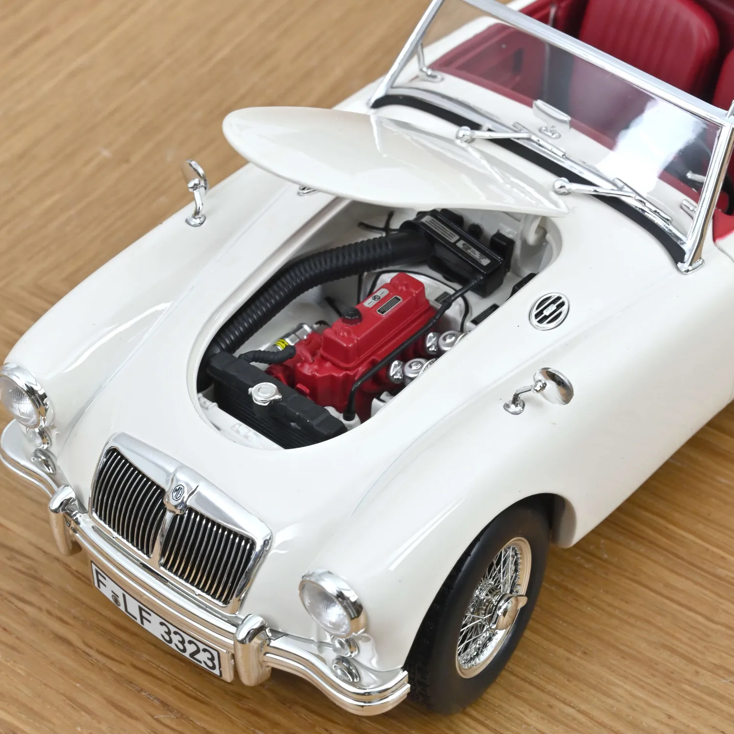 Norev MGA 1955 Blanc Anglais voiture miniature 1/18 200pcs