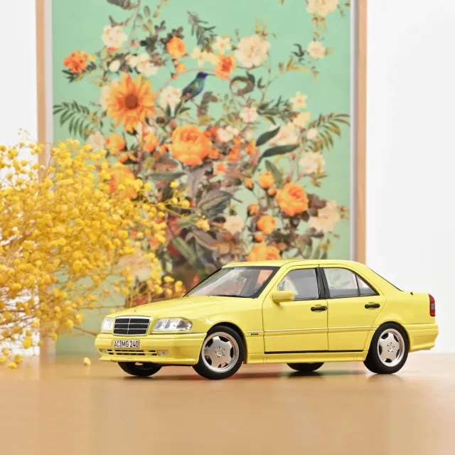 Norev Mercedes C36 AMG 1993 voiture miniature 1/18 jaune 200 pcs