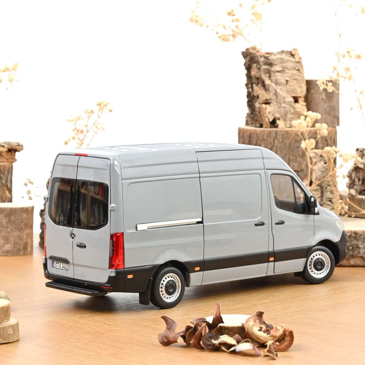Norev Mercedes Sprinter 2018 miniature 1/18 gris 5 ouvrants