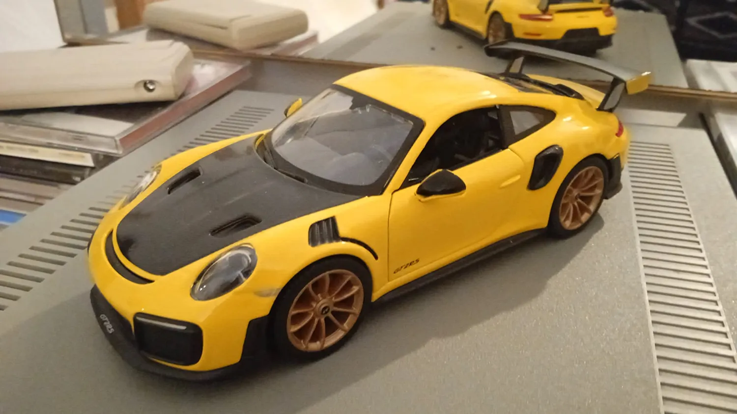 Bburago Porsche 911 GT2 RS miniature 1/24 portes ouvrantes