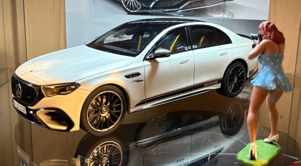 NZG Mercedes-AMG E 53 Hybrid voiture 1:18 Edition One